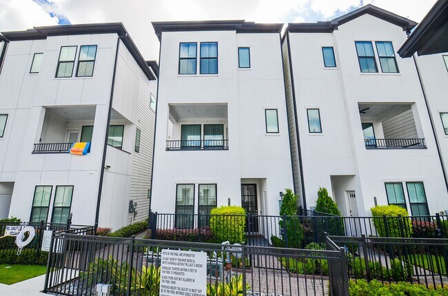 Building Photo - 2812 Grand Fountains Dr