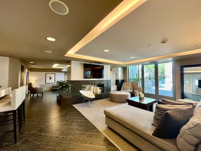 Building Photo - City living at its best! 2 BR/2 BA @ the M...