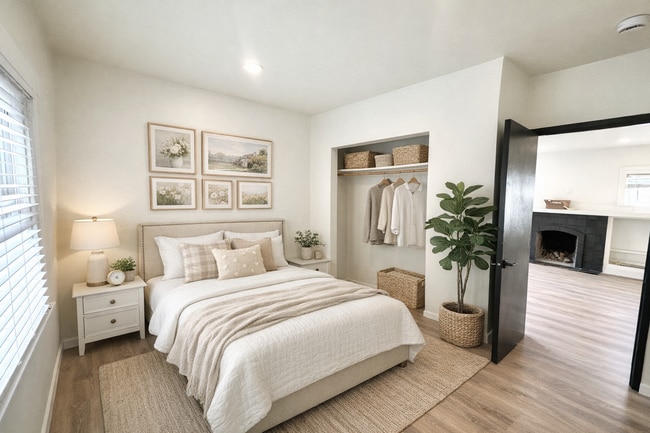 Building Photo - 5 Bed/2 Full Baths W/Washer&Dryer Hook Ups!