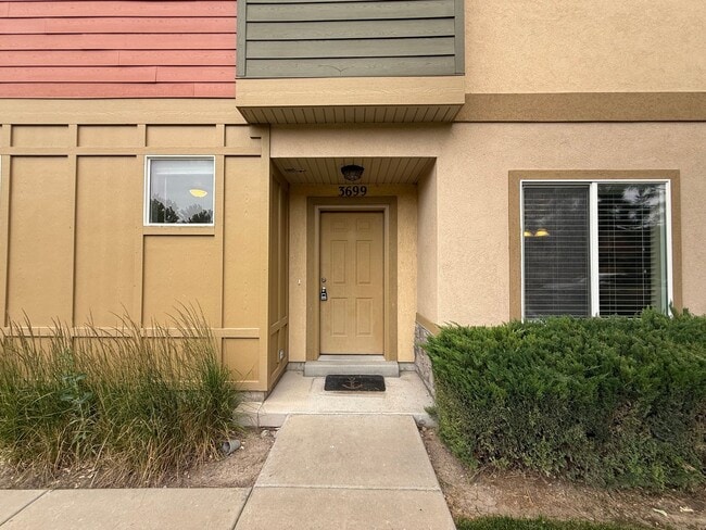 Building Photo - AVAILABLE JULY 1ST | 3 BED | 2.5 BATH | $2,295/MO