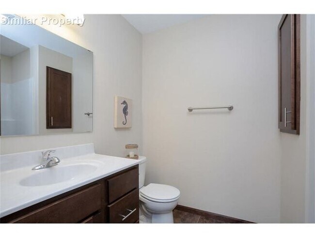 Building Photo - 536 Meadow Oak Cir