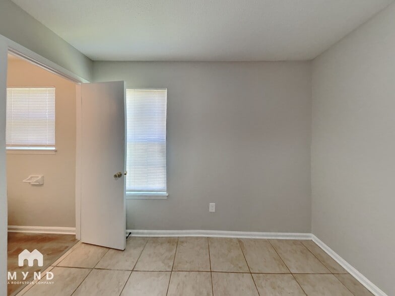 Building Photo - 4420 Double Tree St