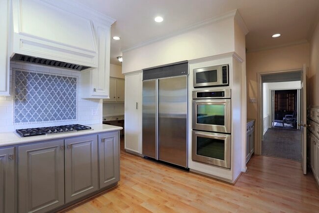 Building Photo - 9 Pine Forest Cir