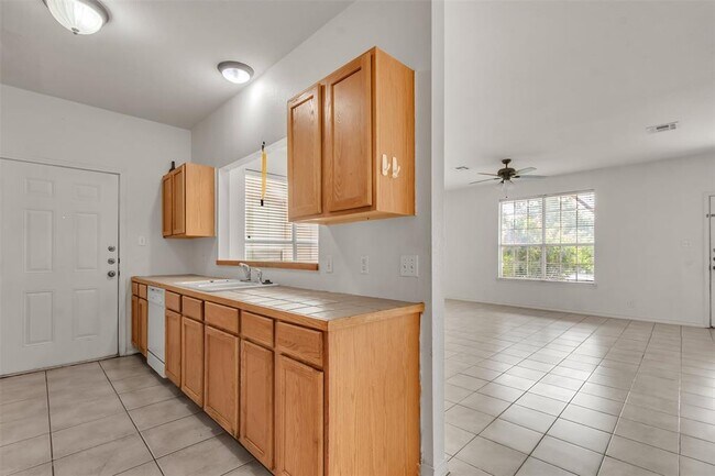Building Photo - 112 Sandstone Dr