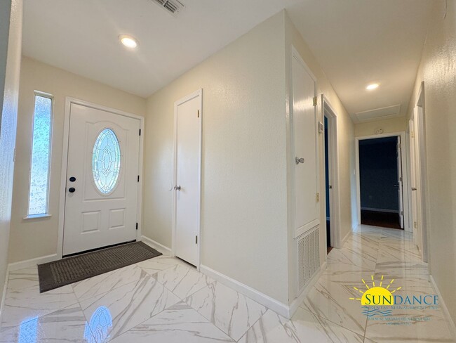 Building Photo - Spacious 3-Bedroom Home Near Hurlburt & Eg...