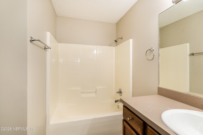 Building Photo - 611 Gum St