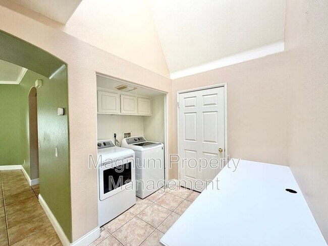 Building Photo - 37961 Veranda Way