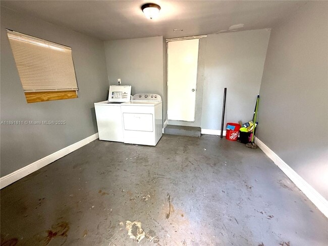 Building Photo - 11305 NE 13th Ave