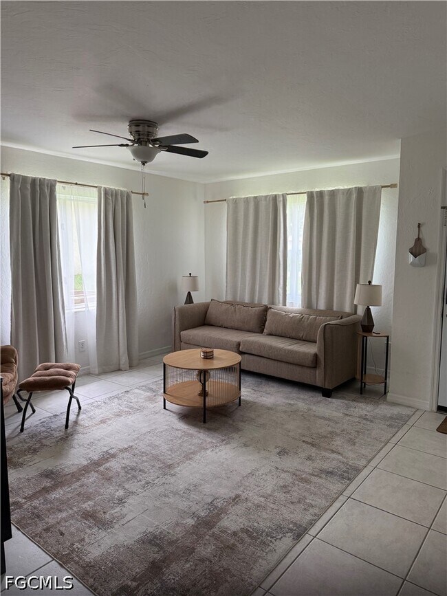 Building Photo - 525 SE Van Loon Terrace