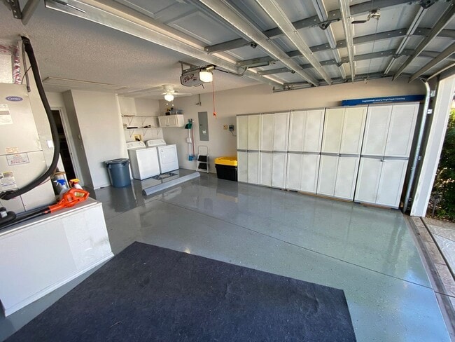 Building Photo - ANNUAL Lease – Turnkey 2+2 Patio Villa in the Desirable Village of Bonnybrook