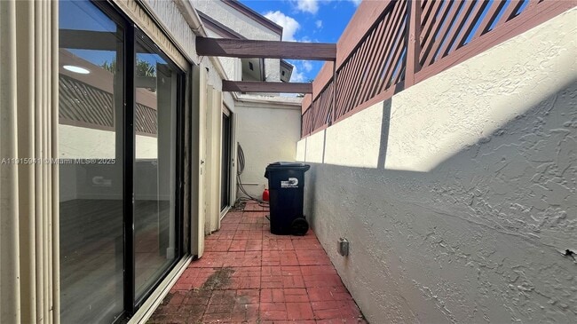 Building Photo - 487 NW 98th Ct