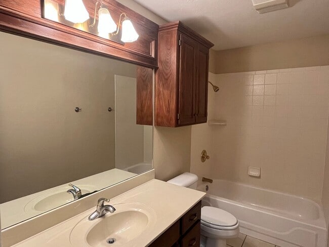 Building Photo - Large 3 Bed 2.5 Bath In Edmond