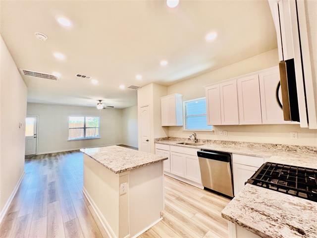 Building Photo - 1233 Parker Dr