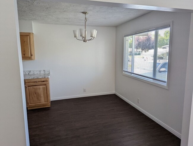 Building Photo - Charming 3 bedroom 1 bath home in Rexburg!