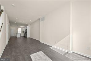 Building Photo - 418 E 21st St