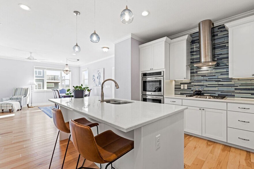 Building Photo - 799 Robert St