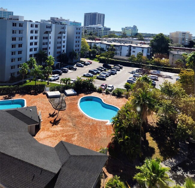 Building Photo - 9001 SW 77th Ave