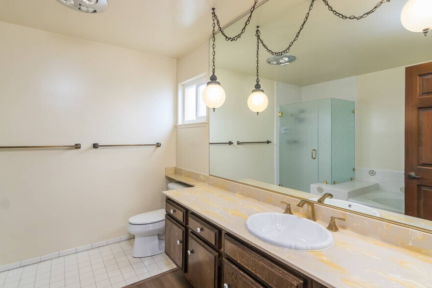 Primary Bathroom - 14676 Deervale Pl