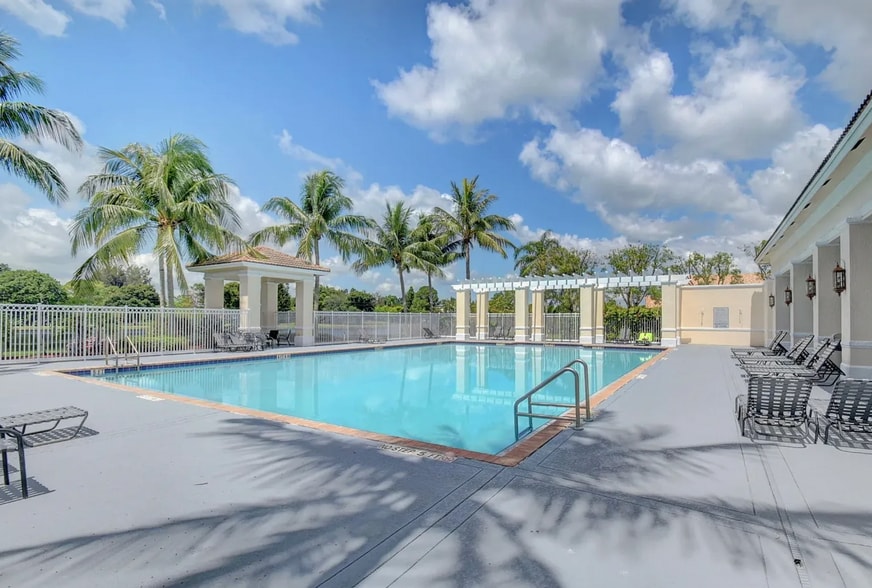 Building Photo - 8115 Bellagio Ln
