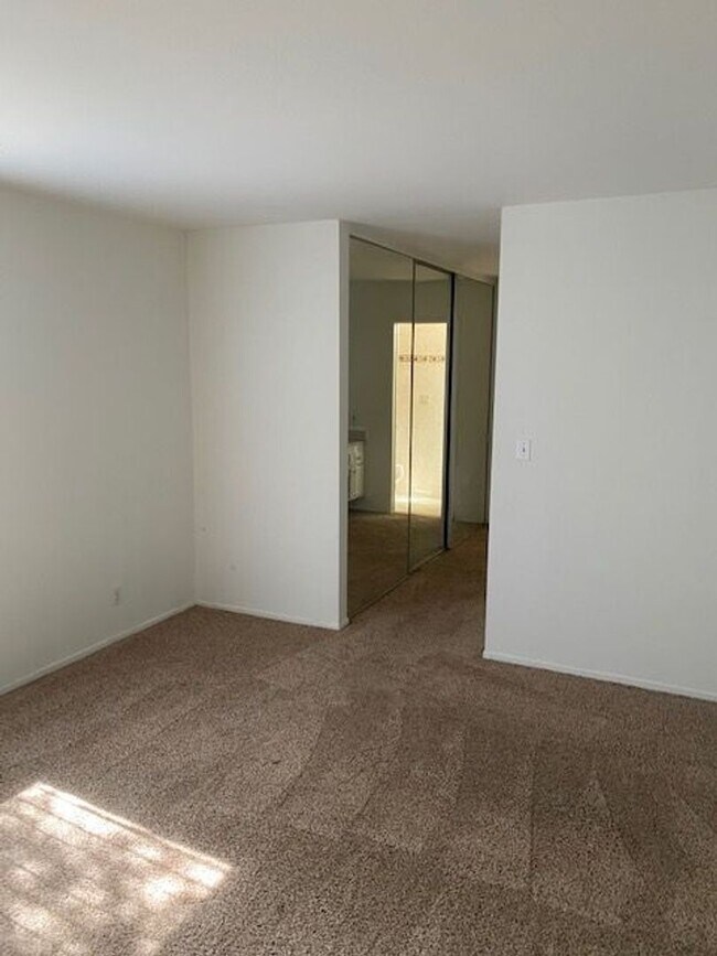 Building Photo - 25718 Hogan Dr