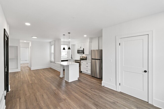 Building Photo - 1 Bedroom 1 Bath Unit Available