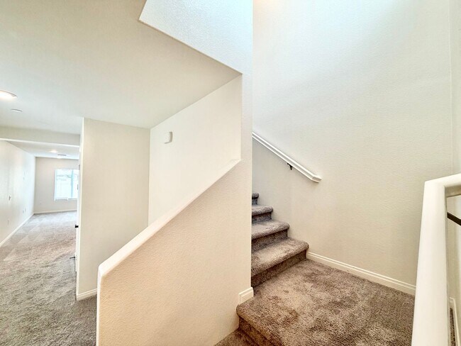 Building Photo - Move-In Ready 3 Bedroom 2.5 Bathroom Home with Loft, SOLAR & Modern Upgrades