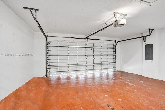 Building Photo - 6305 Willoughby Cir