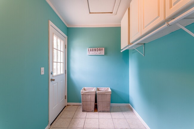 Building Photo - 601 Rheims Way