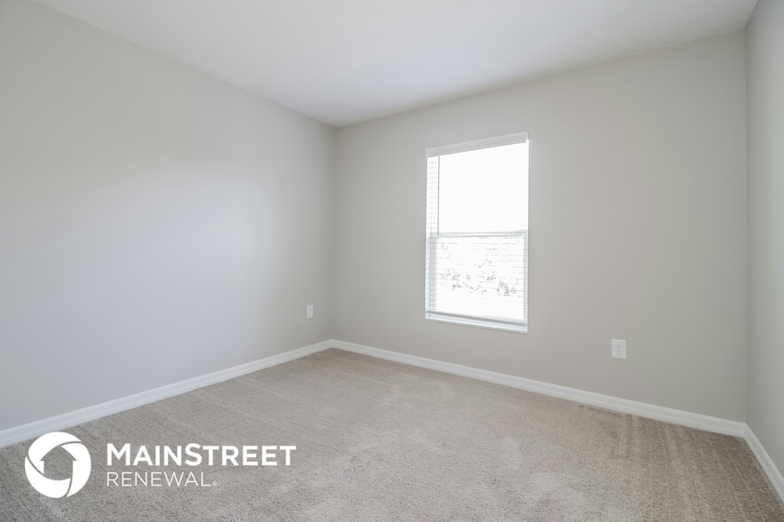 Building Photo - 127 Tulip Ln