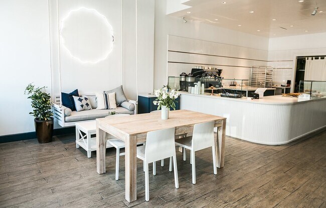 Building Photo - 11970 Montana Ave