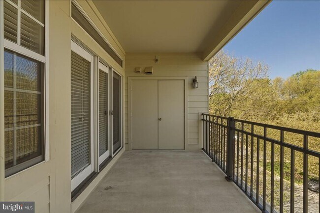 Building Photo - 1304 Garden Wall Cir