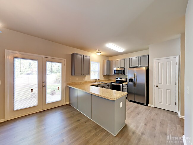Building Photo - 7839 Baylis Dr