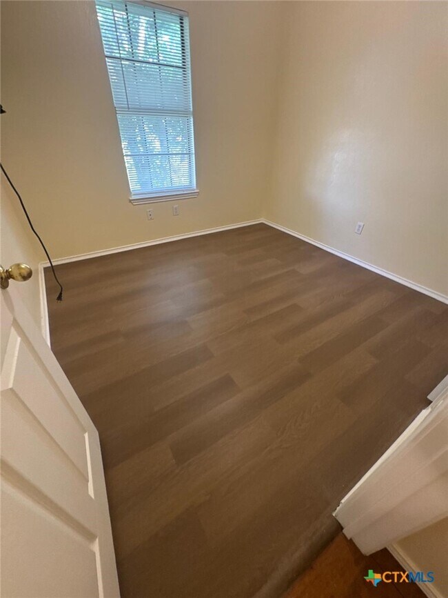 Building Photo - 2311 Old FM 440 Rd