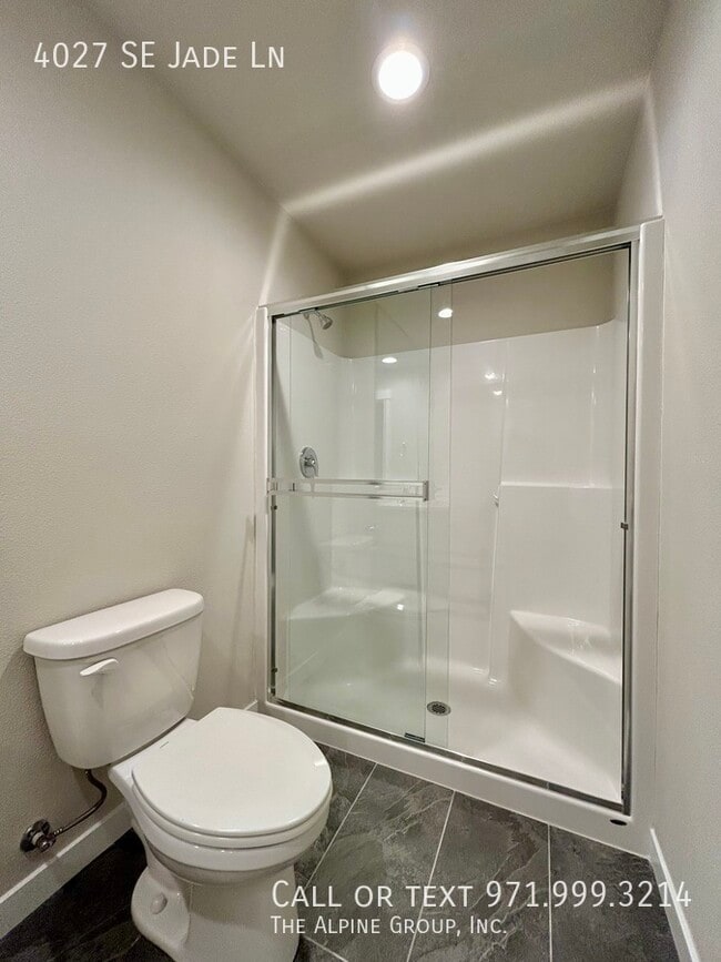 Building Photo - 4027 SE Jade Ln