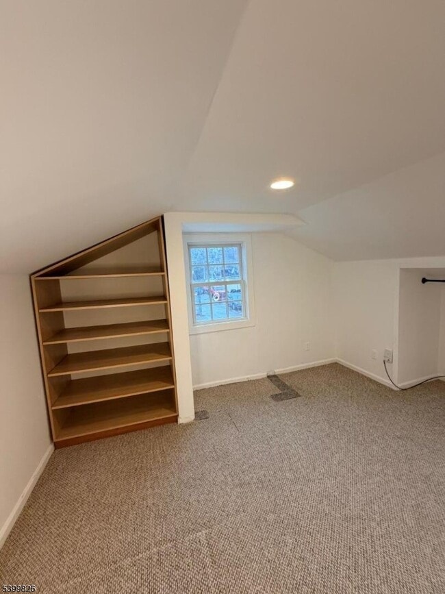 Building Photo - 131 Pine St