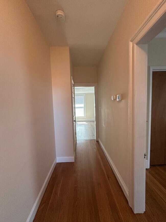 Building Photo - 319 W 2nd St