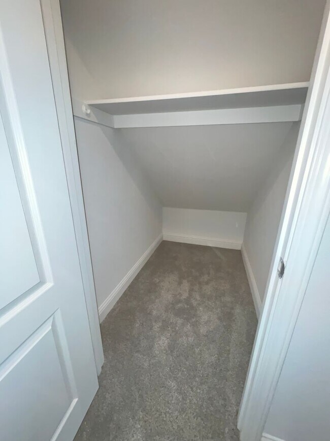 Building Photo - Exceptional 4BR/3BA/3 Car Tandem Garage in Elk Grove | 3140 SF | Tenant Pays $195 monthly for WS&G