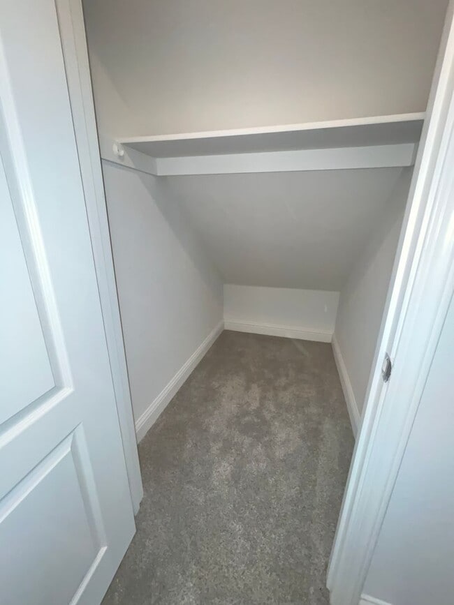 Building Photo - Exceptional 4BR/3BA/3 Car Tandem Garage in...