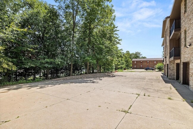 Building Photo - 1665 Riva Ridge Dr