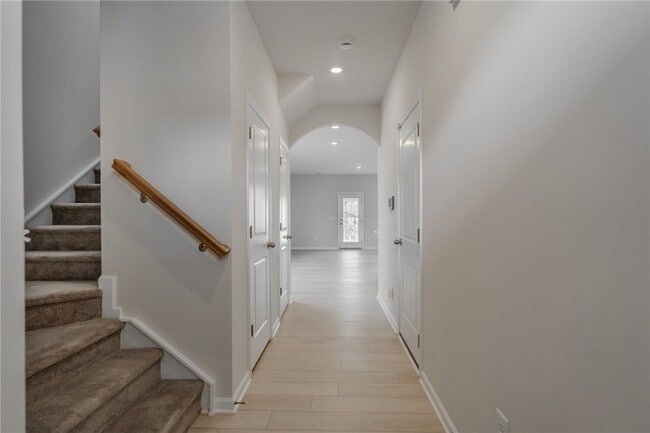 Building Photo - 14 Loebner Ln