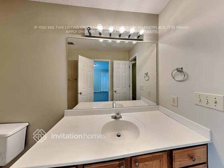 Building Photo - 373 Golfcrest Dr SE