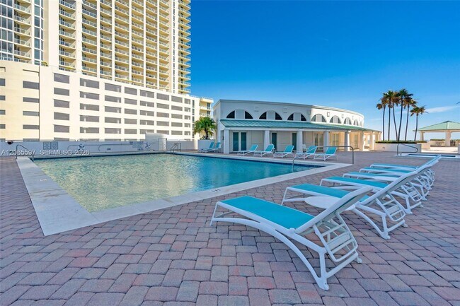 Building Photo - 16485 Collins Ave