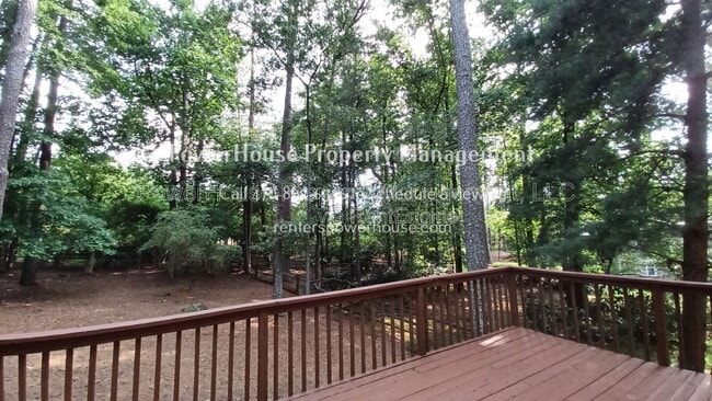 Building Photo - 5190 Southlake Dr