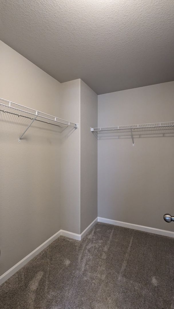 Building Photo - NEWER END UNIT TWO STORY TOWNHOME WITH A/C...