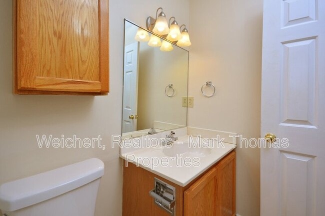 Building Photo - 425 Summerwalk Cir