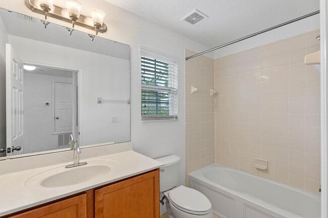 Building Photo - 7948 Edgewood Forest Dr