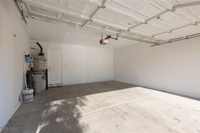 Building Photo - 10651 Medicine Bow St