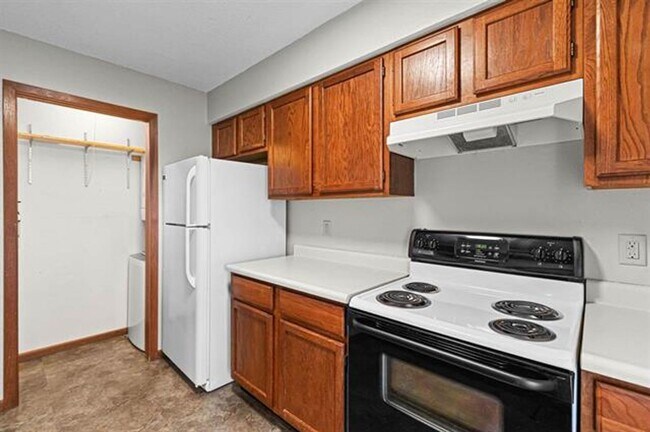 Building Photo - $1,250 | 2 Bedroom, 1 Bathroom Condo | No Pets | Available for Immediate Move In!