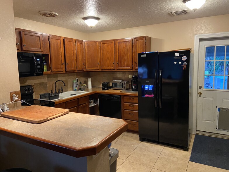 Building Photo - 2601 Bonneville Dr