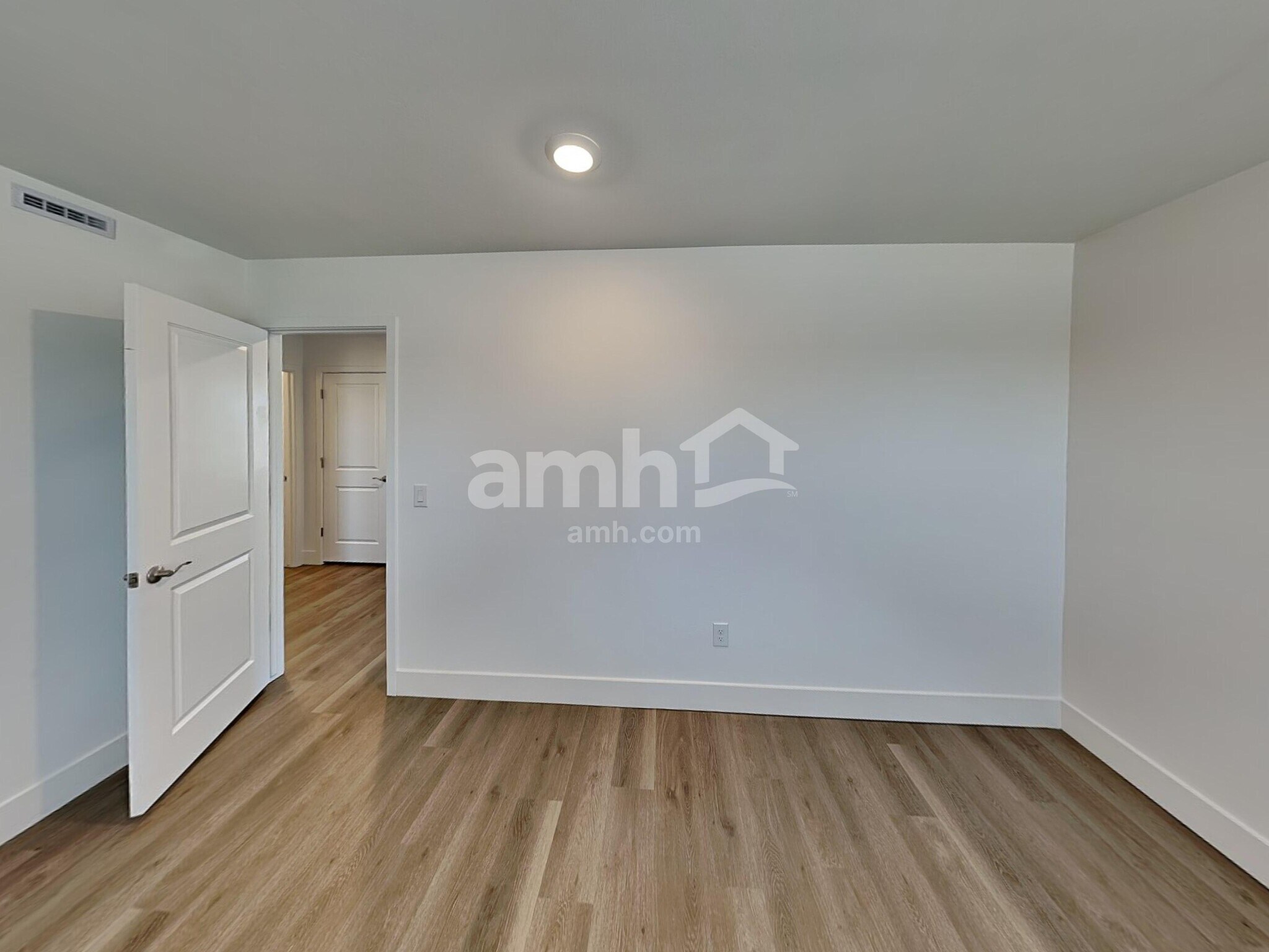 Building Photo - 9644 Harkes Dr